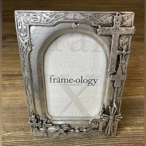 Vintage Frame-ology 1999 3D Crosses Resin Holds 6” x 4” Photo Rear Load EUC - Picture 1 of 9